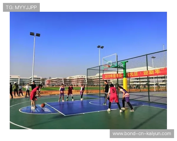 现场狂欢：球迷的“燃情岁月”瞬间震撼全场，激情燃烧的岁月篮球场